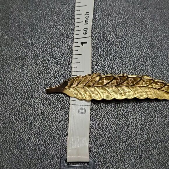 Gold tone leaf brooch - Picture 6 of 8
